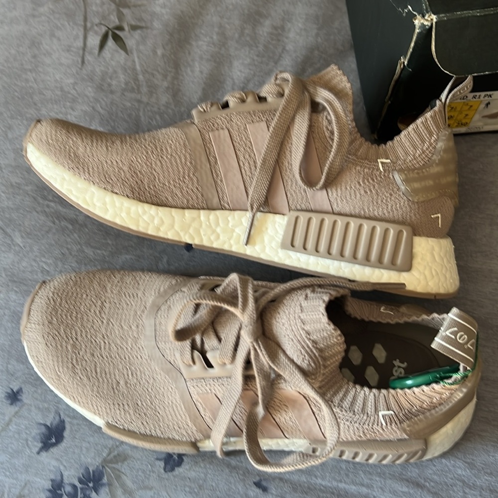 ADIDAS | NMD R1 French Beige - Picture 2 of 4